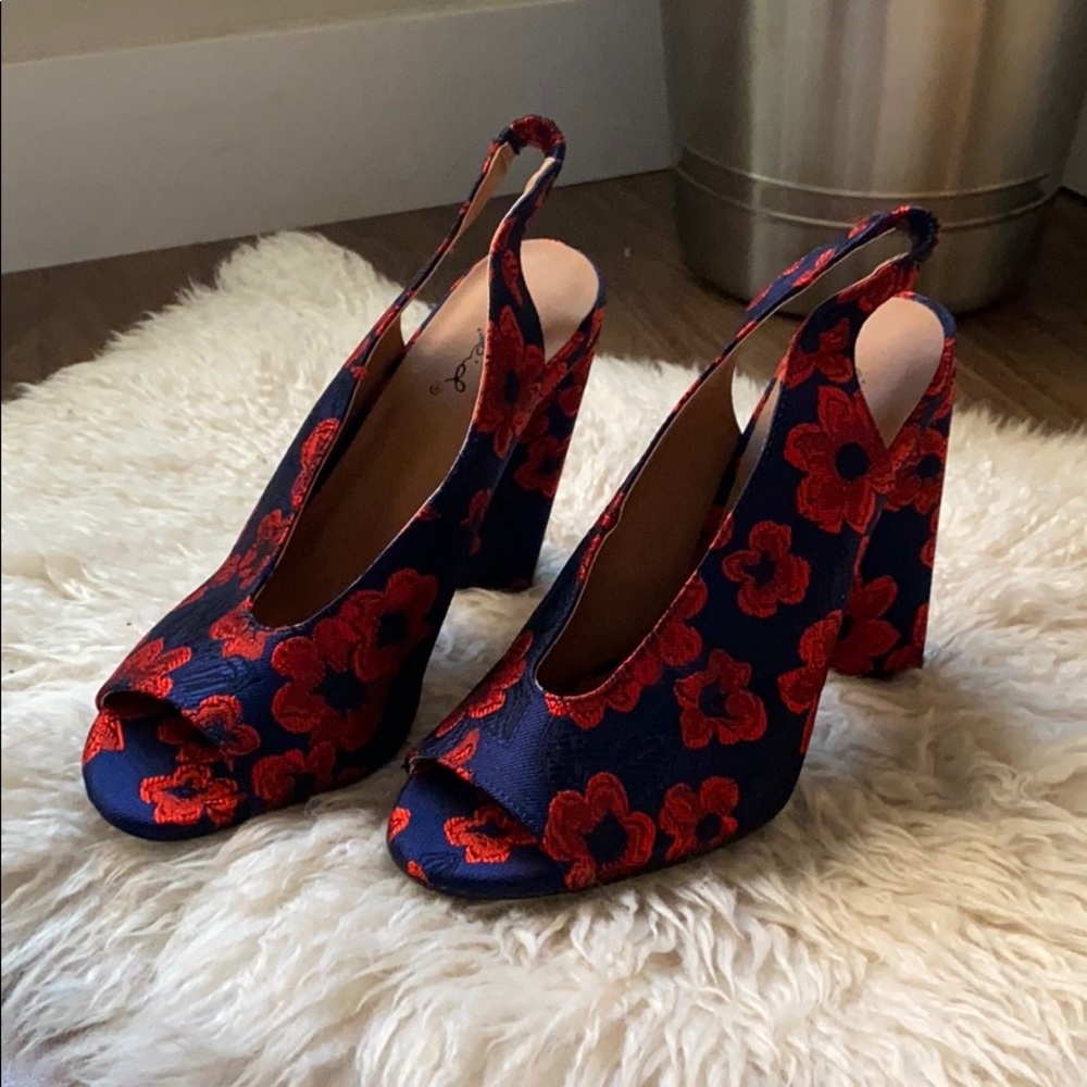 NEVER WORN Qupid heels